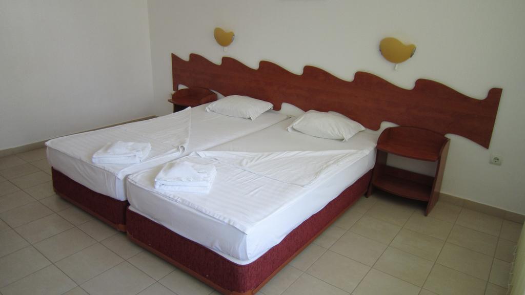 Alpina Hotel Lozenets Habitación foto