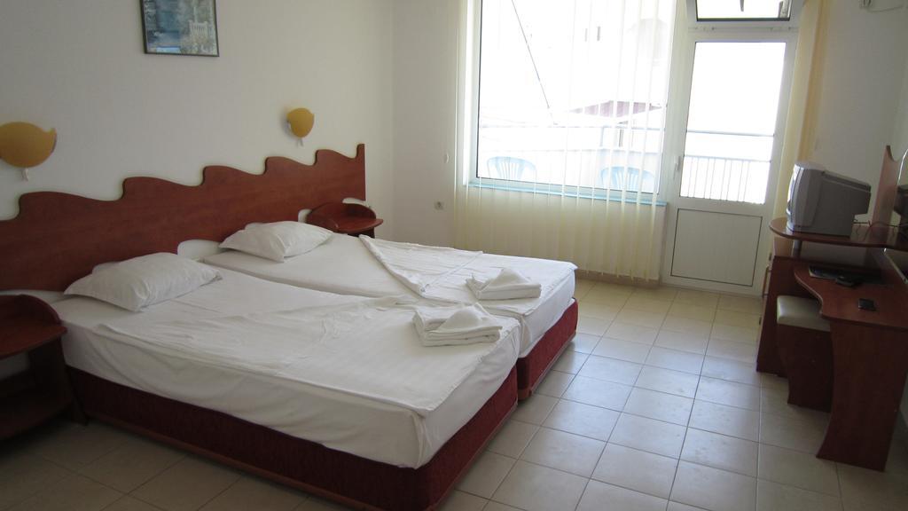 Alpina Hotel Lozenets Habitación foto