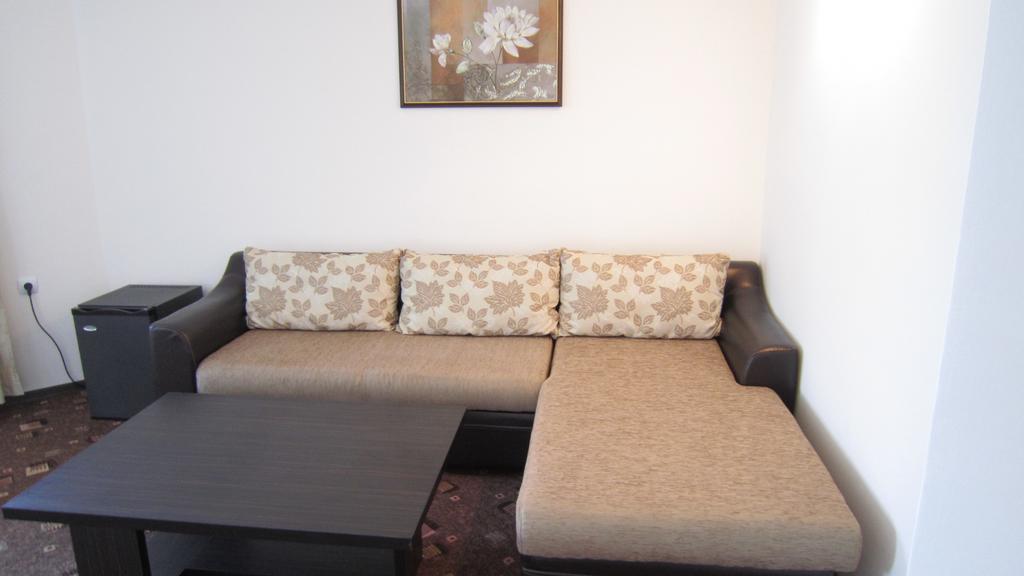 Alpina Hotel Lozenets Habitación foto