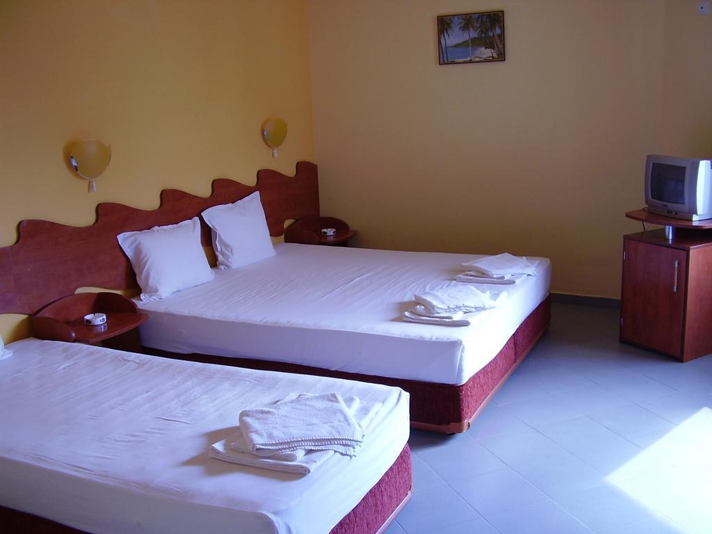Alpina Hotel Lozenets Habitación foto